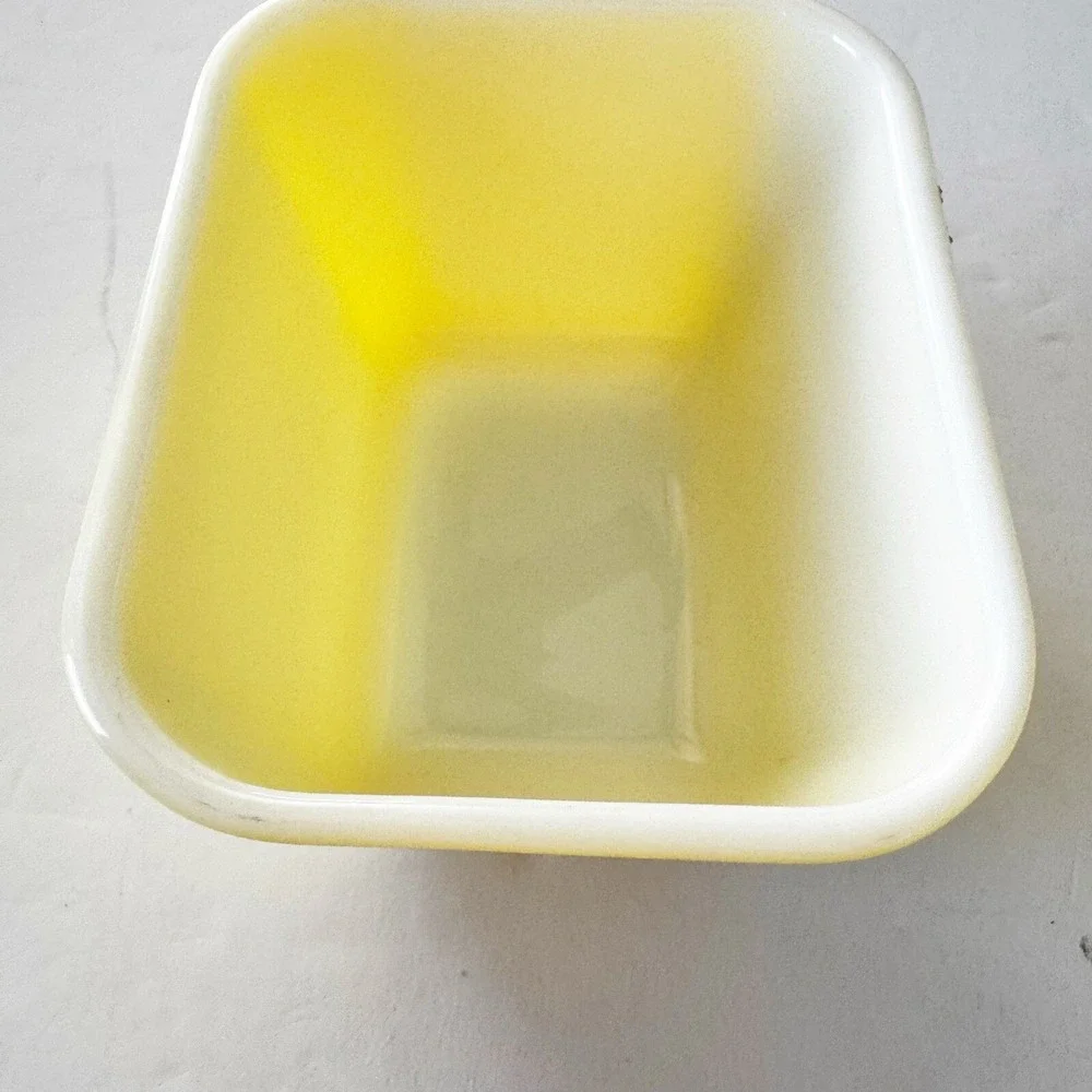 PYREX Bright Yellow 501 B 1 1/2 Cup Refrigerator Dish with Glass Lid Vintage